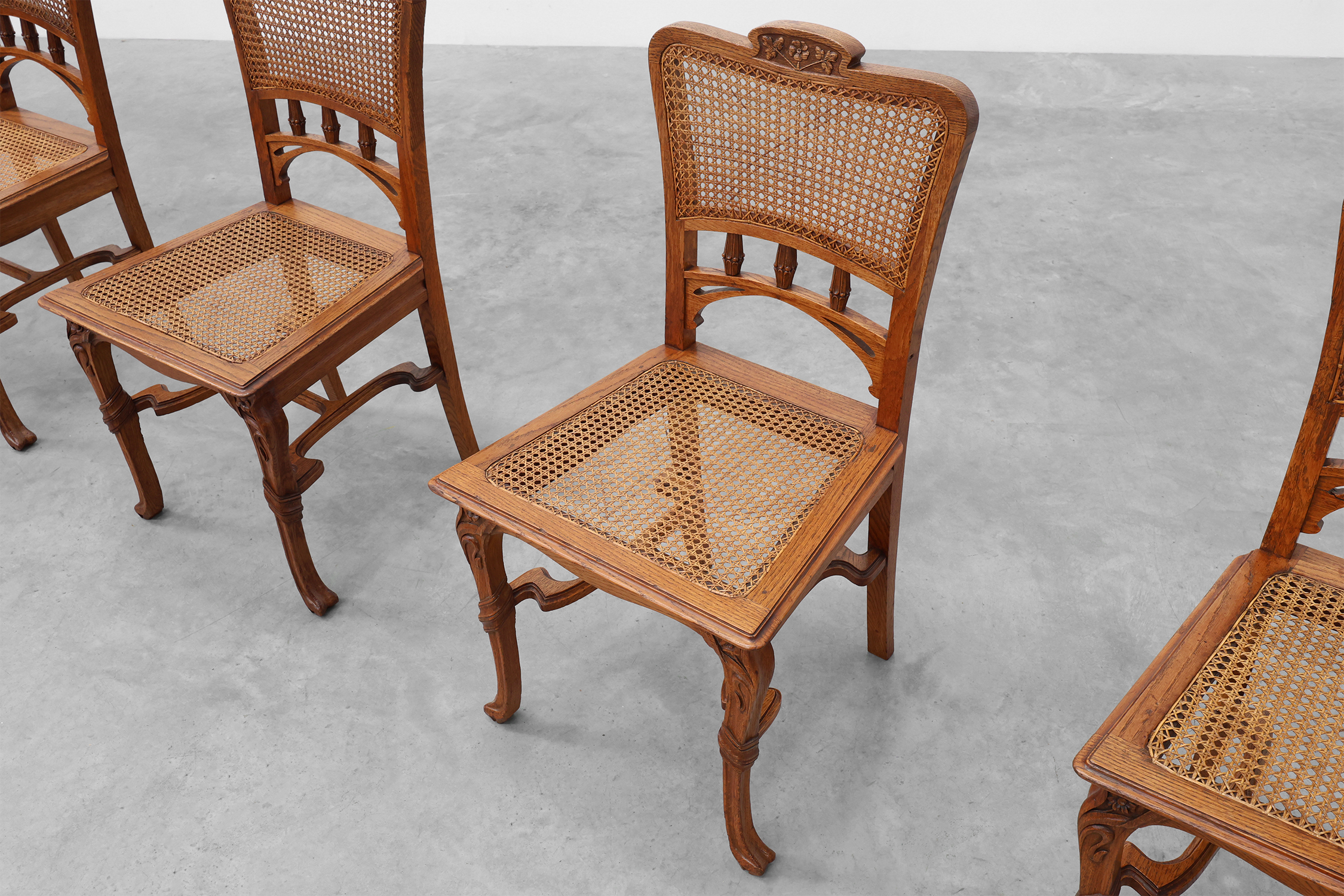Set of 6 art nouveau dinner chairs in the manner of Victor Horta, Belgium ca. 1910thumbnail